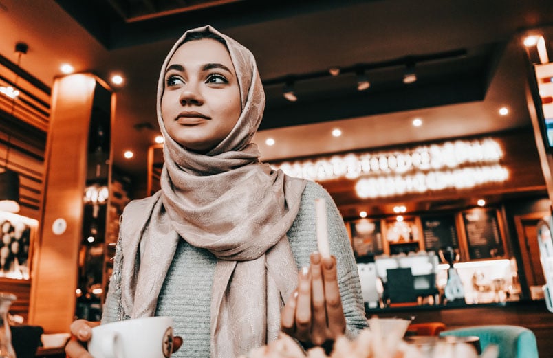 A woman in a coffee shop